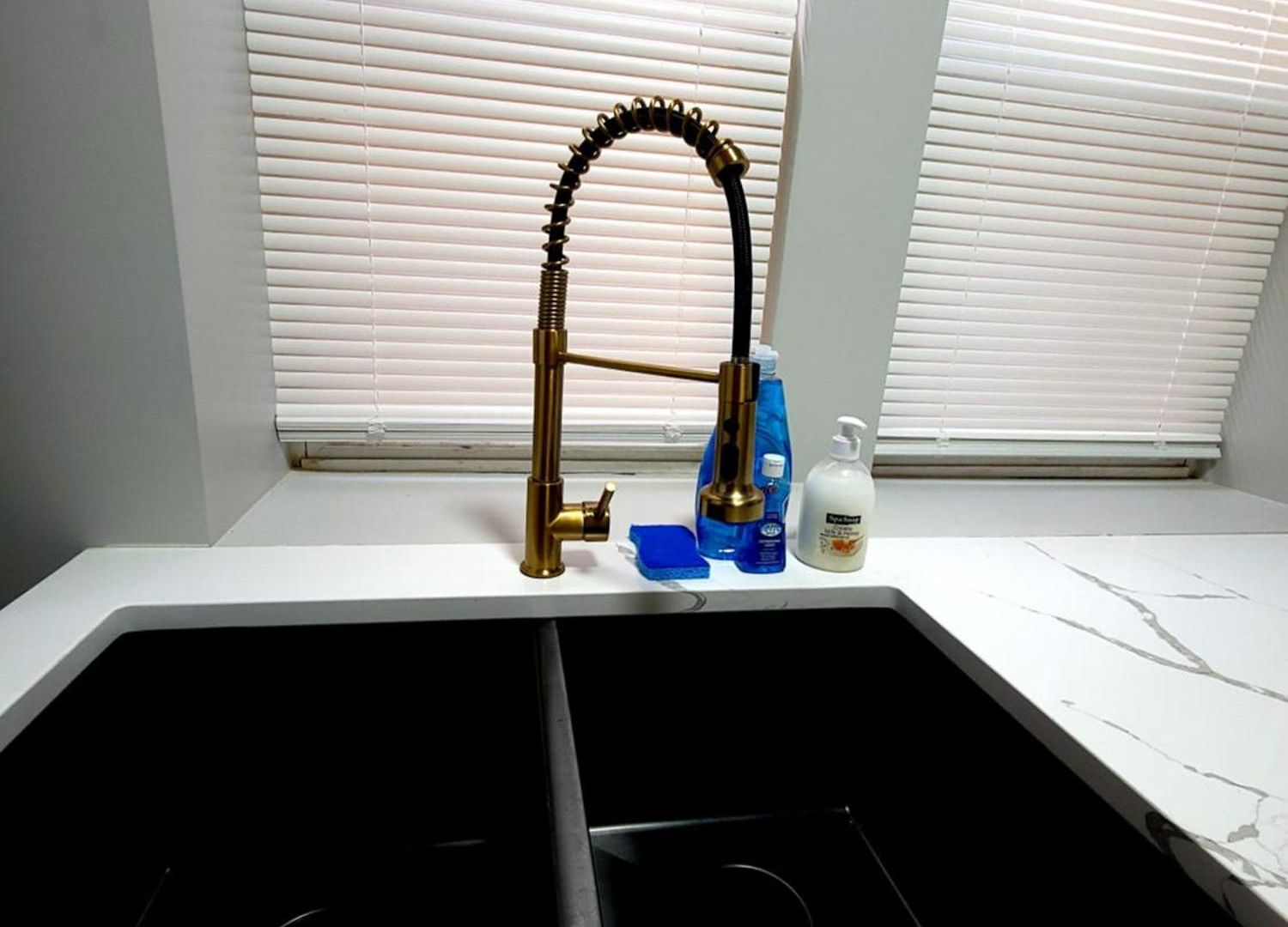 Beautiful 4 Bedroom 2 Bathroom Near Everything * Chicago