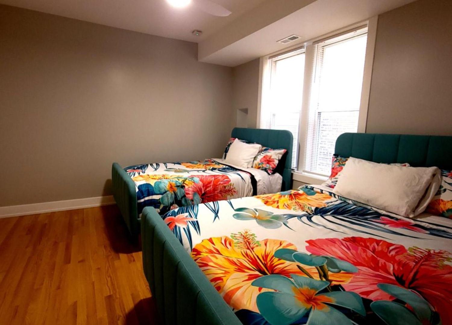 Beautiful 4 Bedroom 2 Bathroom Near Everything Apartment Chicago