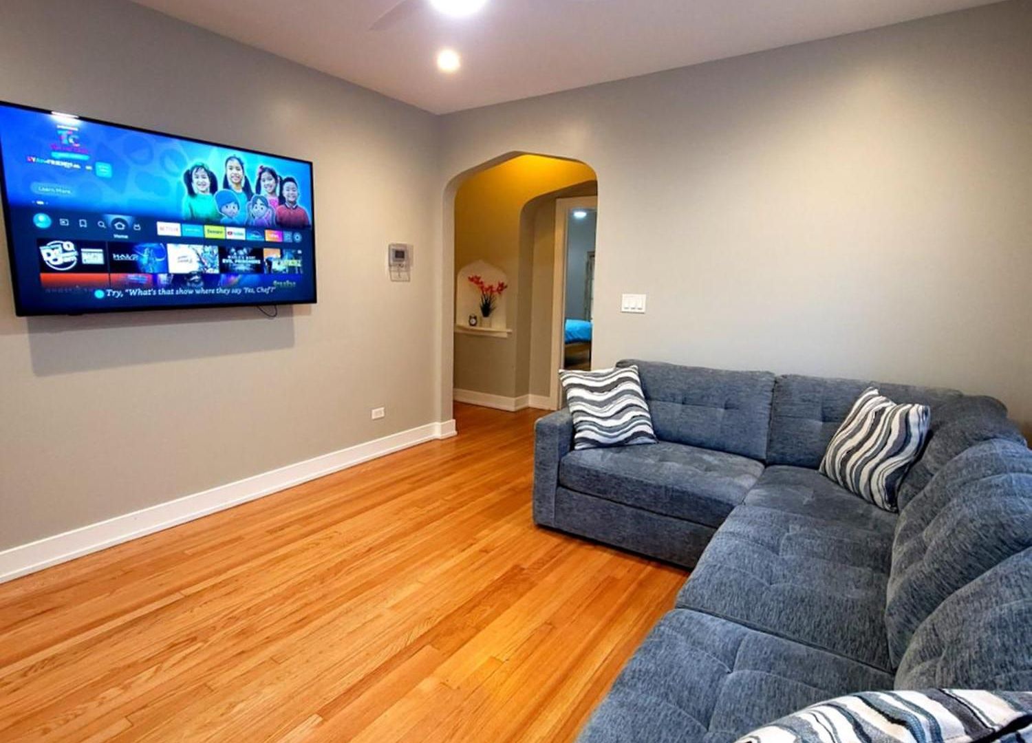 Beautiful 4 Bedroom 2 Bathroom Near Everything Apartment Chicago