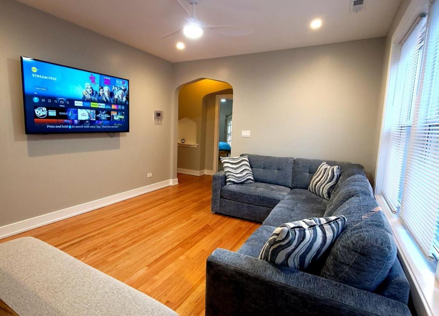 Beautiful 4 Bedroom 2 Bathroom Near Everything Apartment Chicago