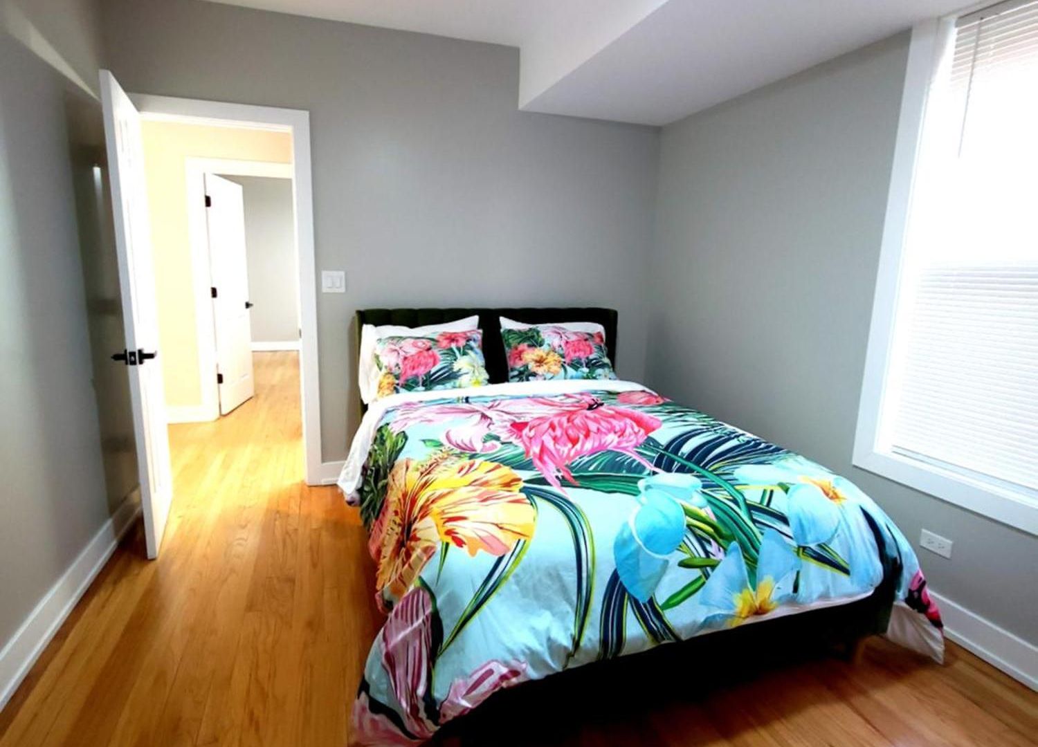 Beautiful 4 Bedroom 2 Bathroom Near Everything Chicago