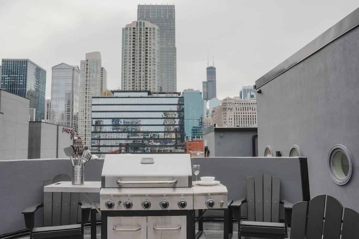 River North Private Balcony With In And Out Parking *