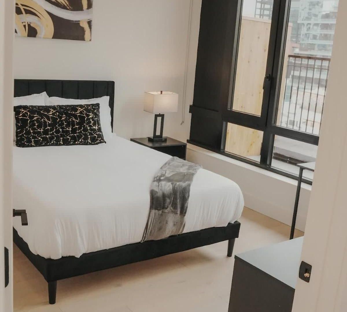 Apartment River North Private Balcony With In And Out Parking Chicago