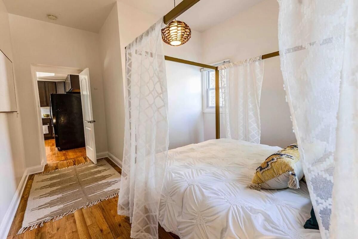 Apartment Tropical Boho Oasis Chicago