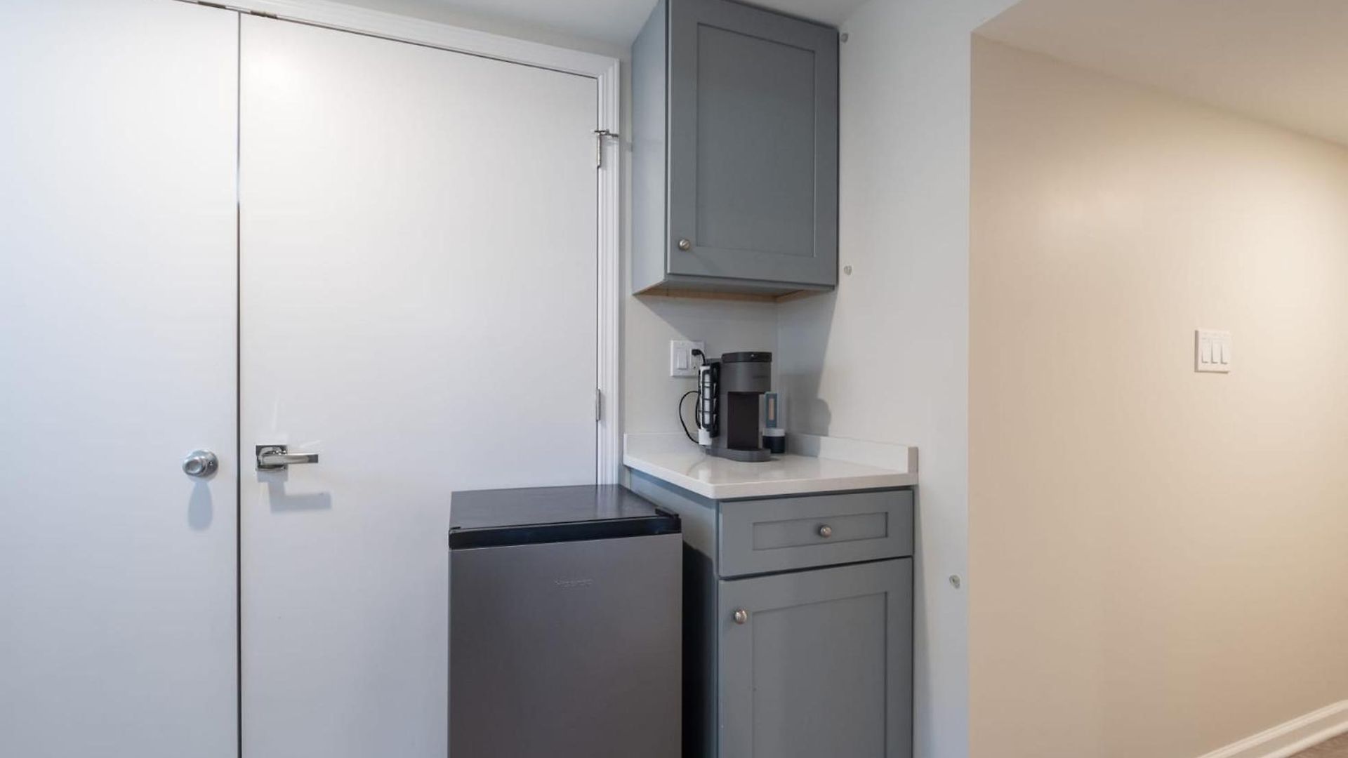 Modern W Private Entrance Washer Dryer Free Parking *