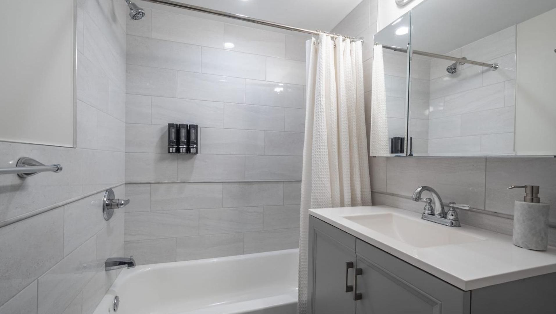 Modern W Private Entrance Washer Dryer Free Parking