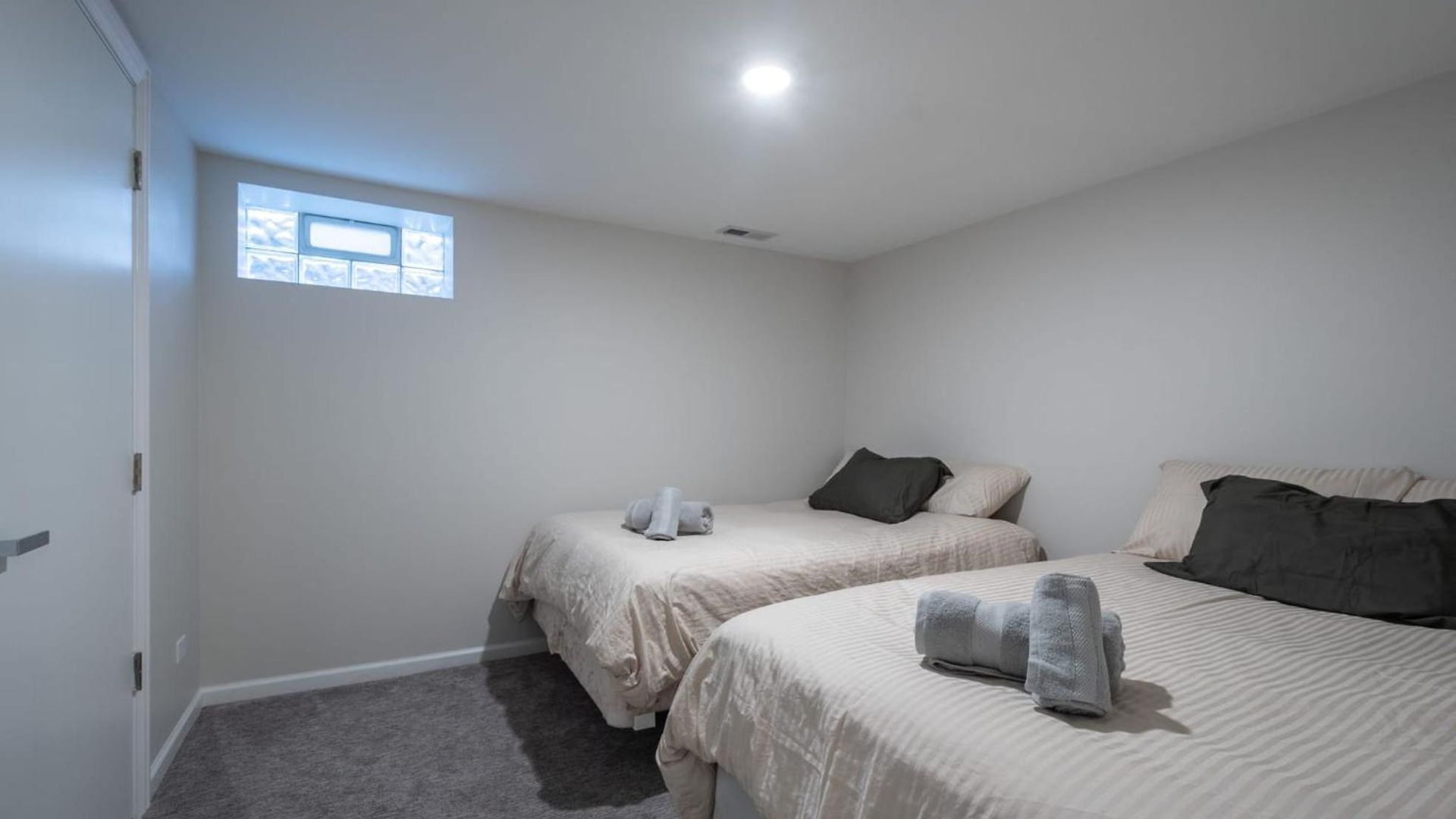 Apartment Modern W Private Entrance Washer Dryer Free Parking Chicago