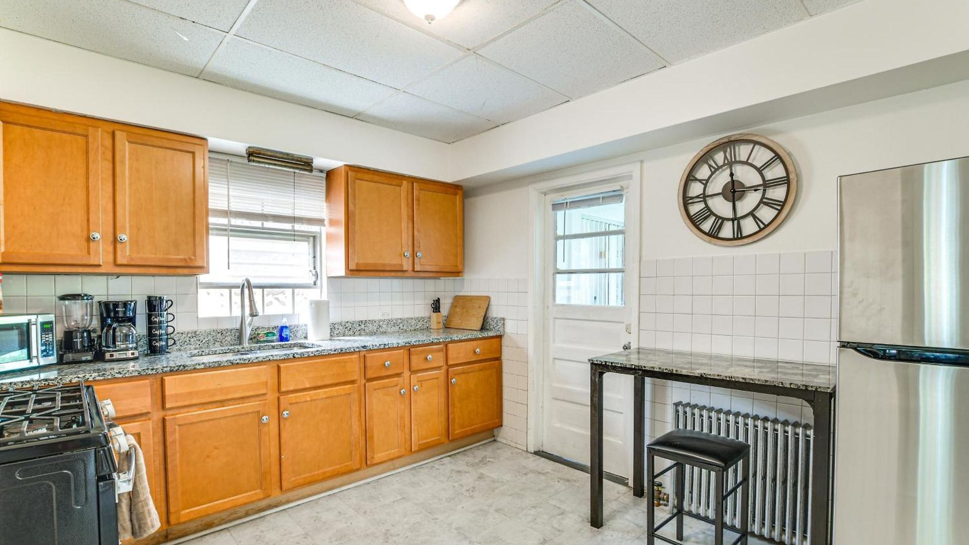2 Mi To Rainbow Park: South Side Charmer! Apartment
