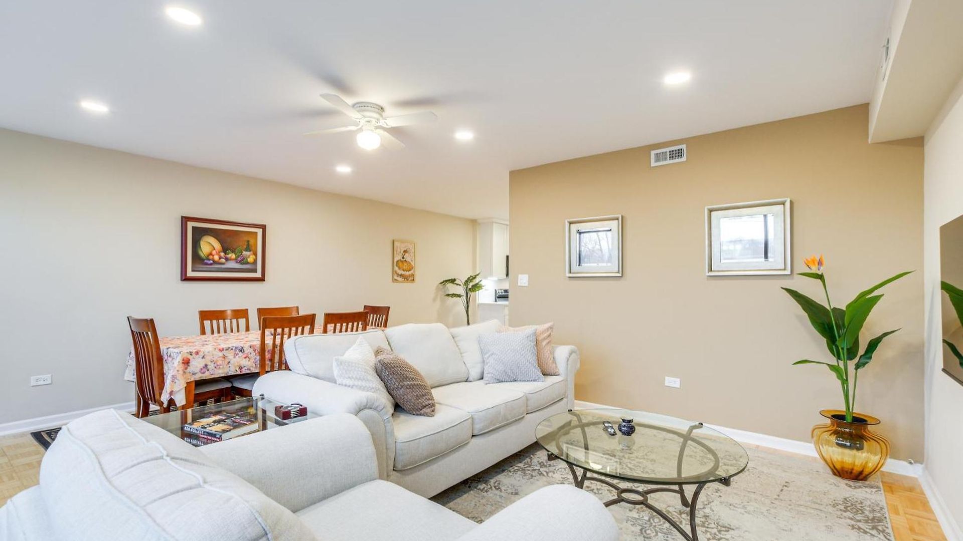 Steps To Shops & Eats: In Portage Park! Apartment *