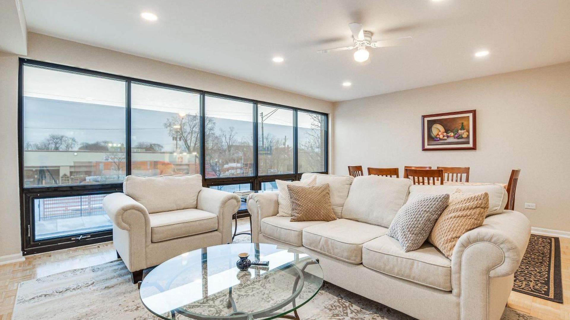 Steps To Shops & Eats: In Portage Park! Apartment *