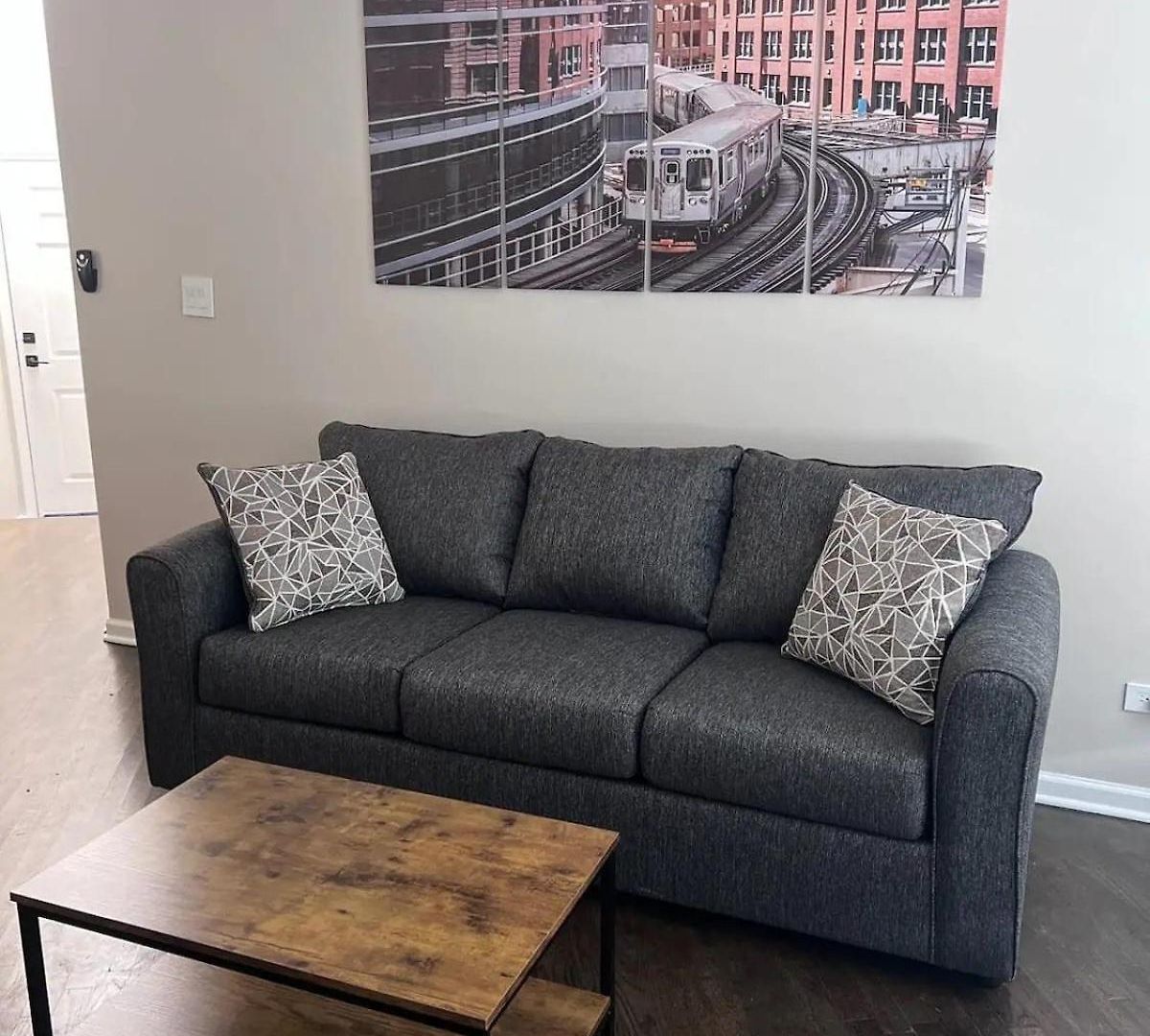 Cozy 1 Bedroom Near Logan Sq Apartment *