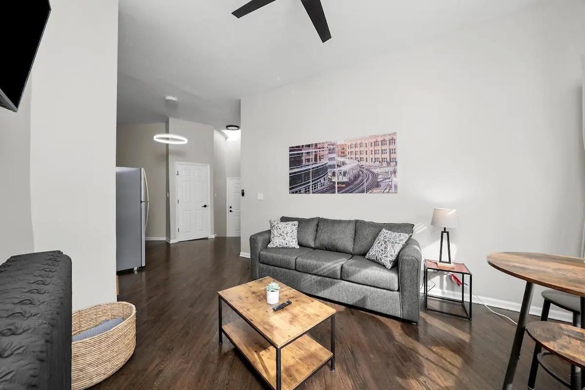 Cozy 1 Bedroom Near Logan Sq *