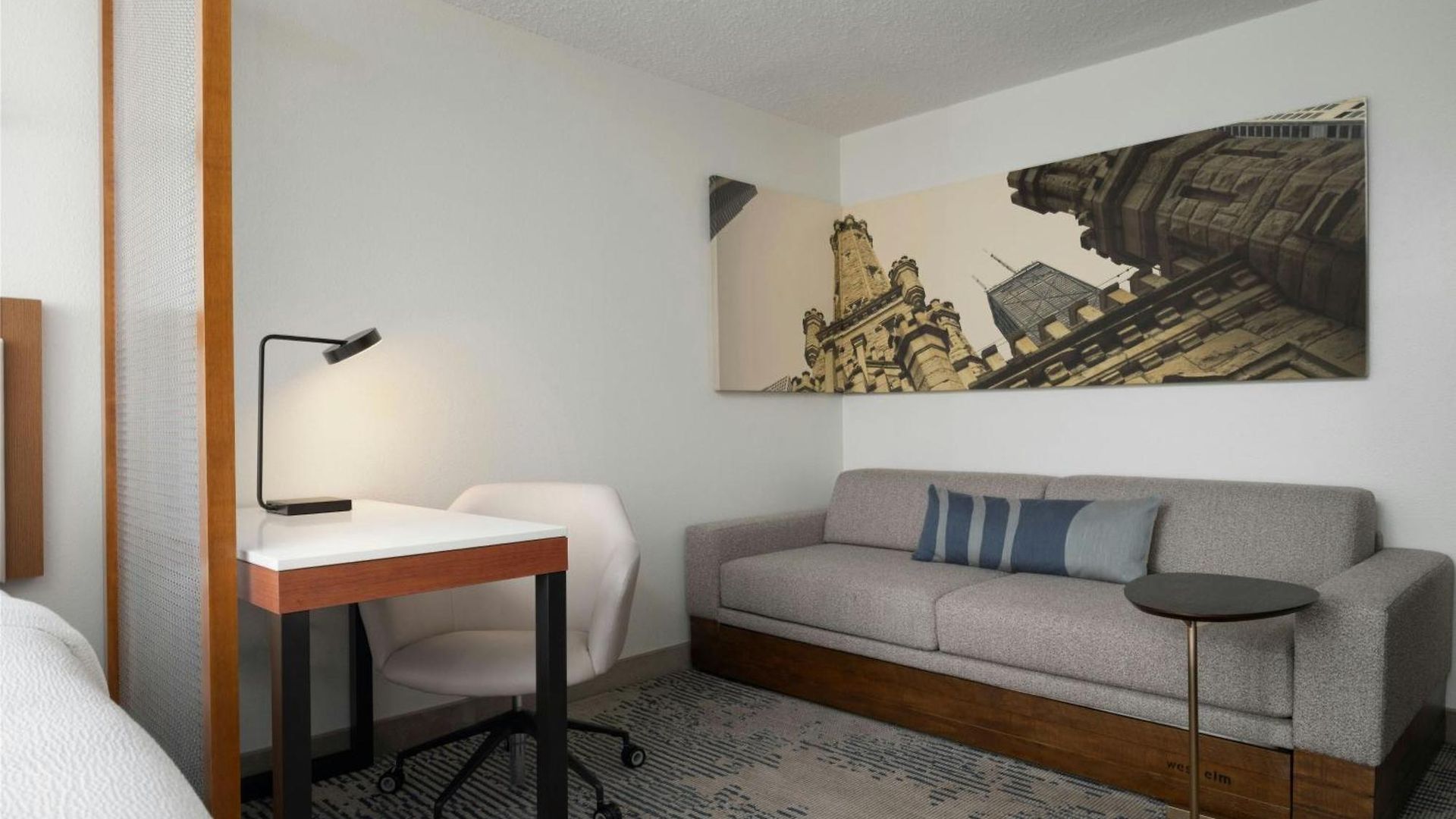 Springhill Downtown/river North 3*