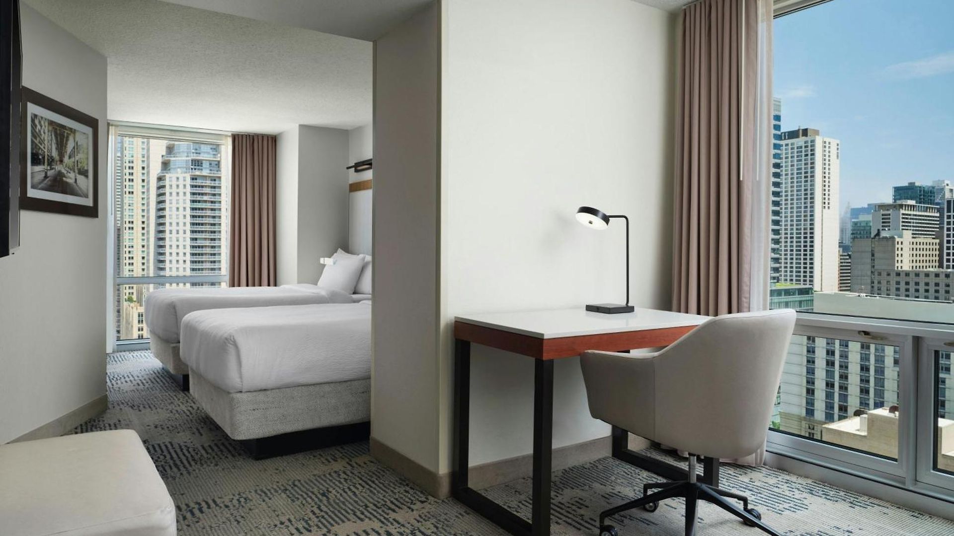 Springhill Downtown/river North Hotel 3*