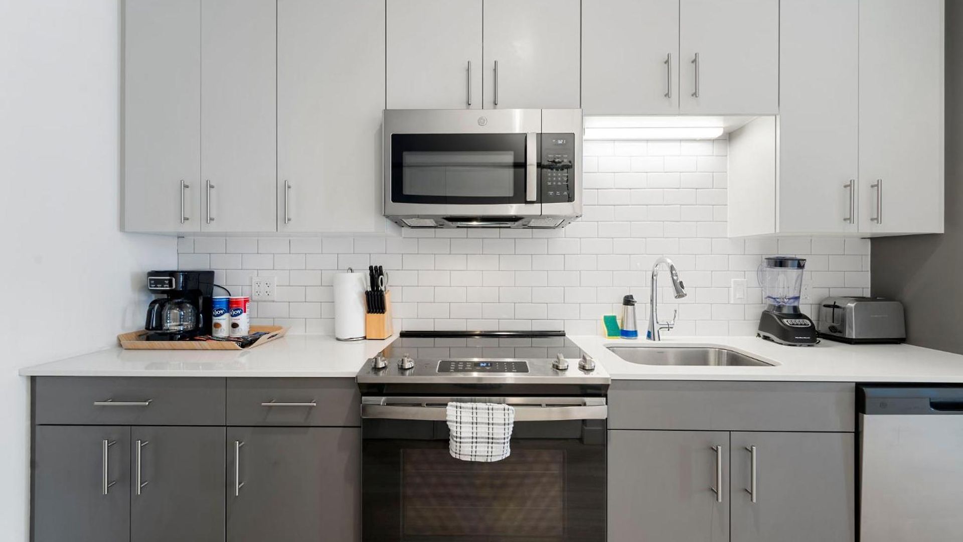 High-rise 4br W Views Comfort & Space Chicago