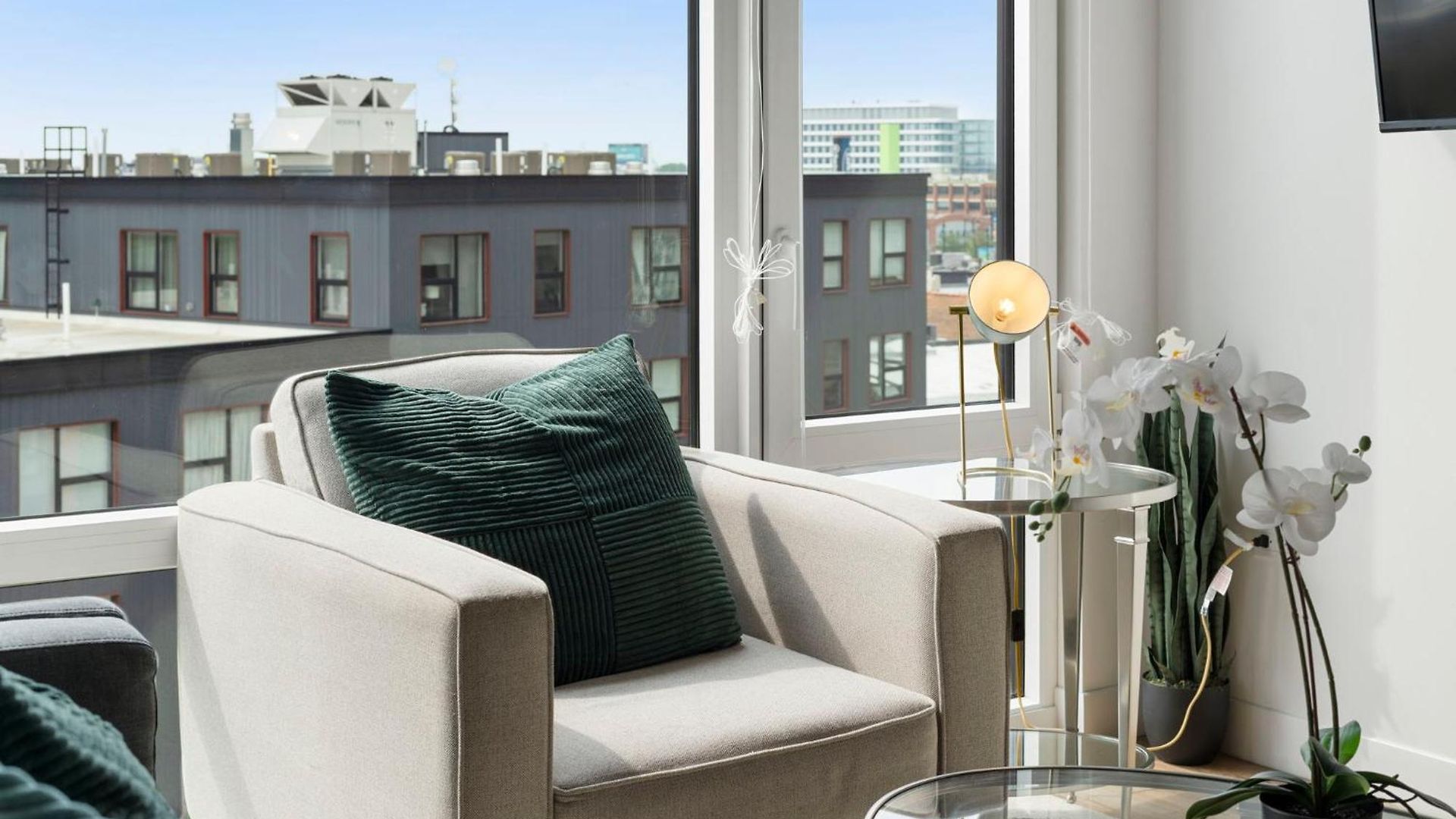 High-rise 4br W Views Comfort & Space