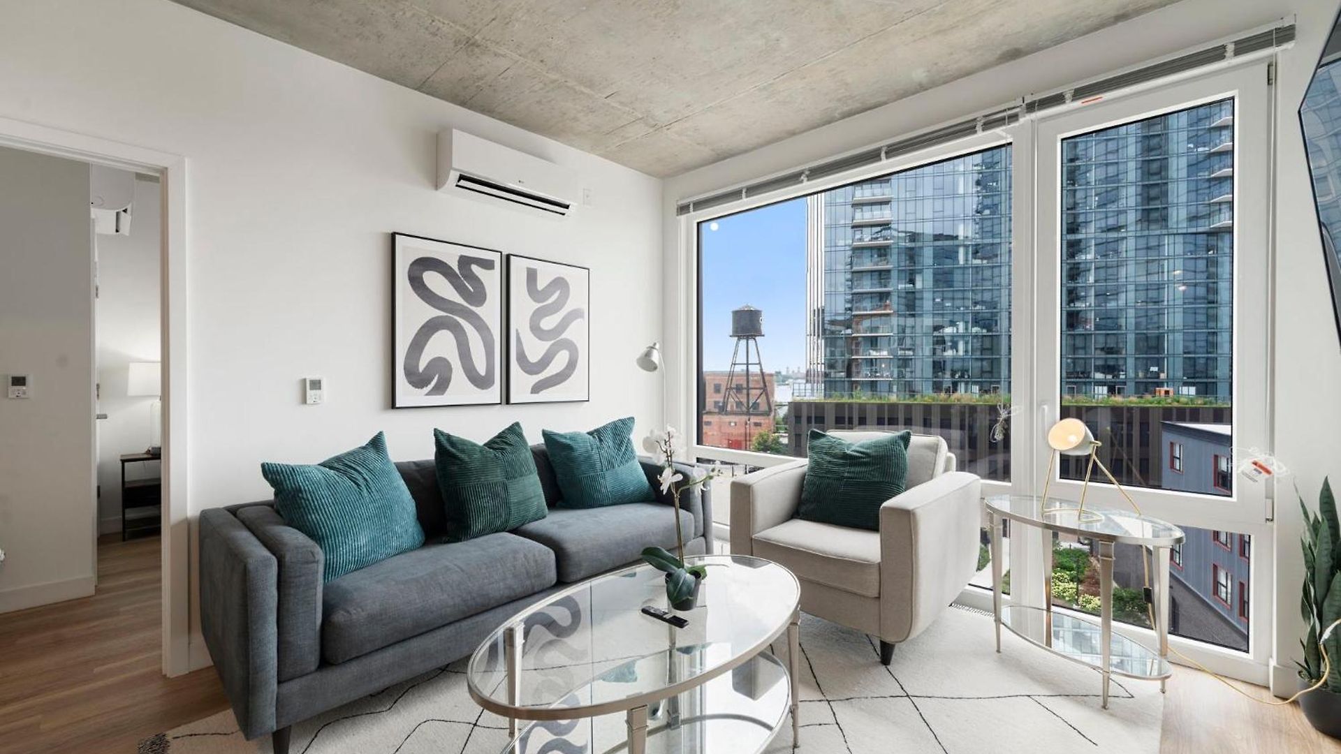 High-rise 4br W Views Comfort & Space Chicago
