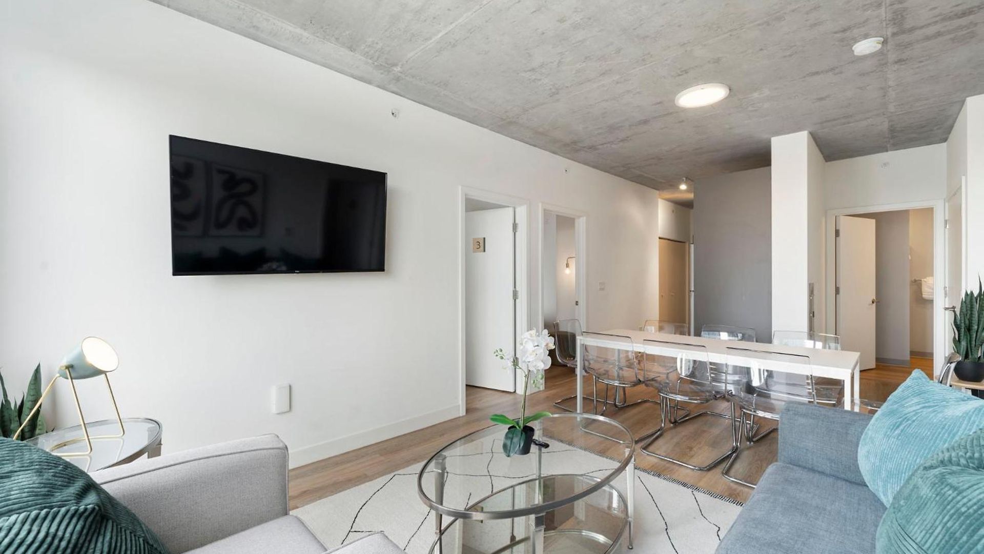 Hotel High-rise 4br W Views Comfort & Space Chicago