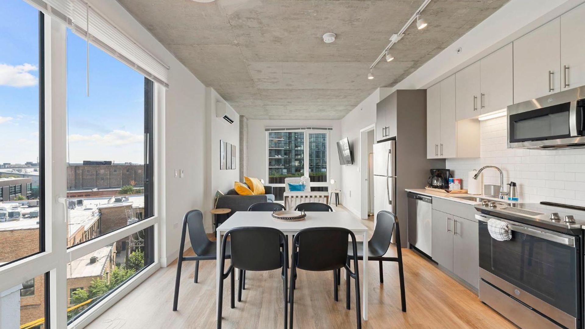 2br Escape Bright Sleek Spacious Hotel