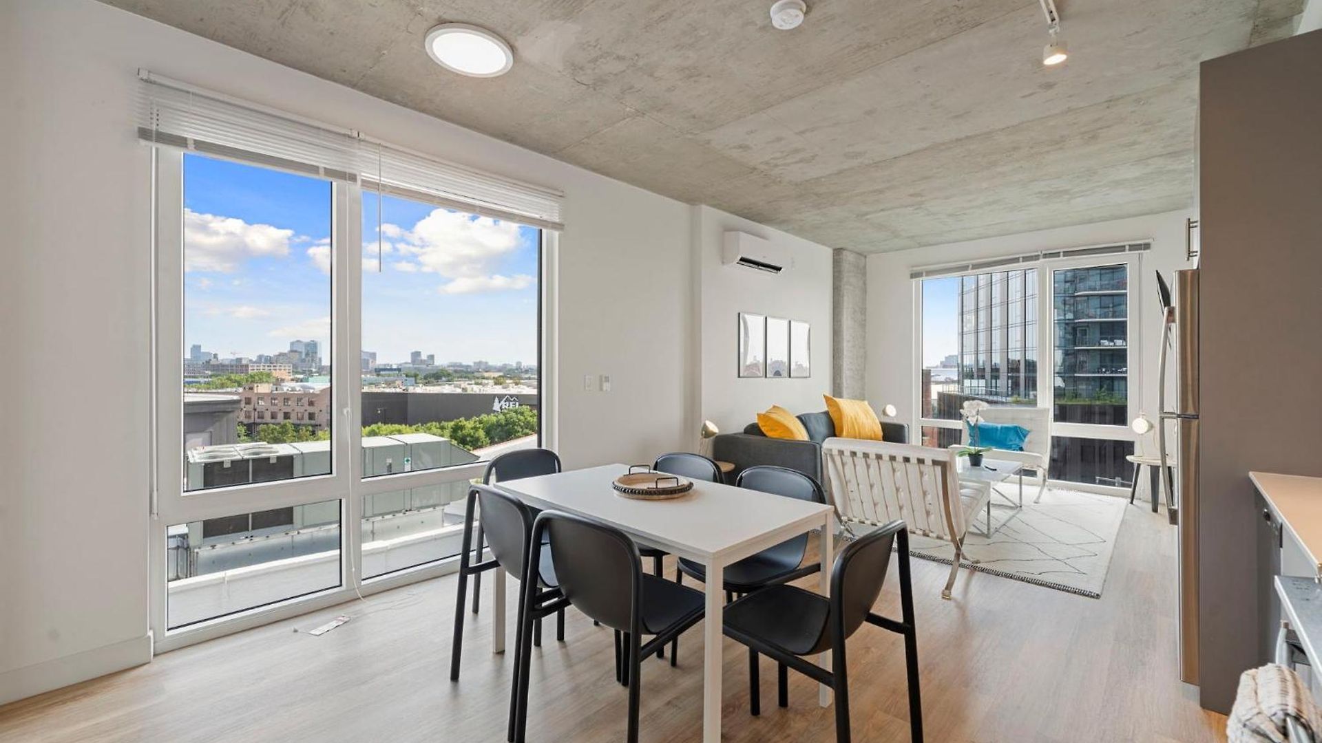 Hotel 2br Escape Bright Sleek Spacious *