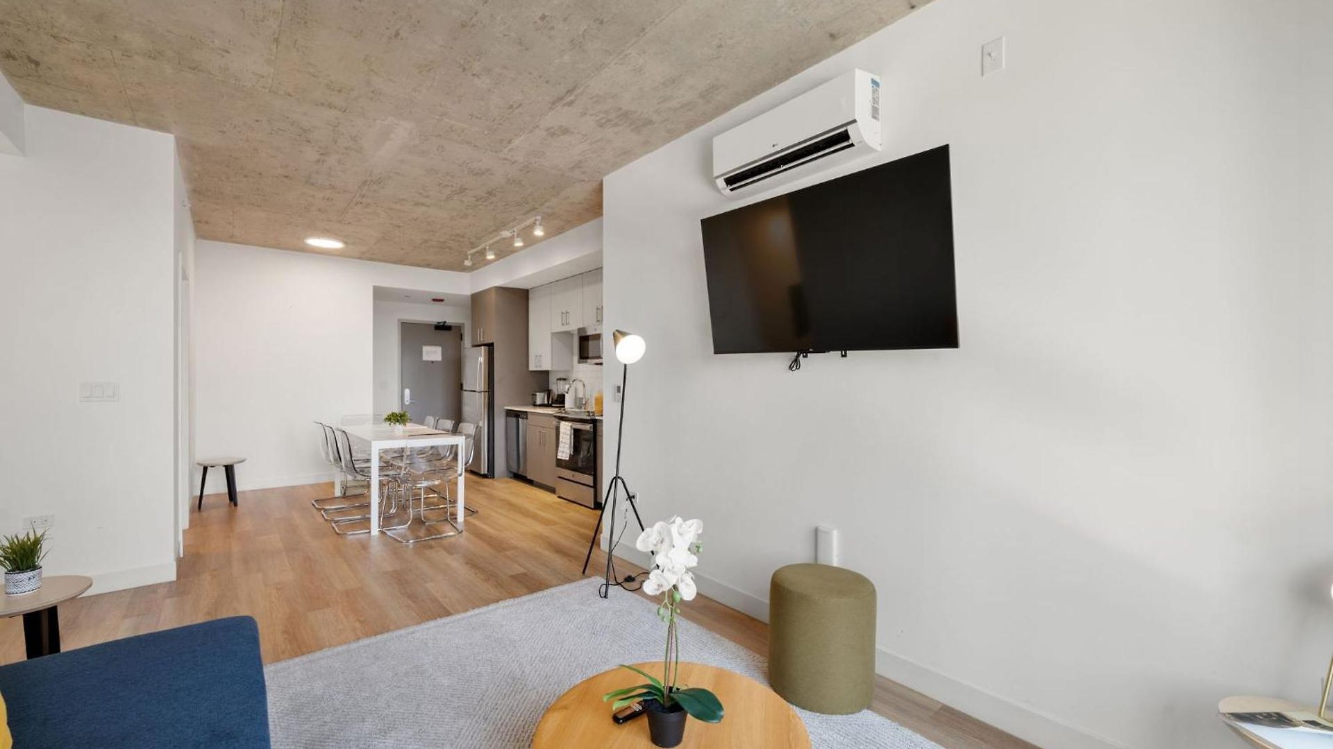 Hotel 3br Escape Bright Sleek Spacious Chicago