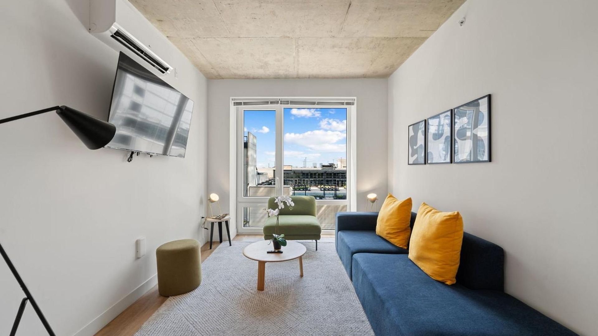 3br Escape Bright Sleek Spacious Hotel Chicago
