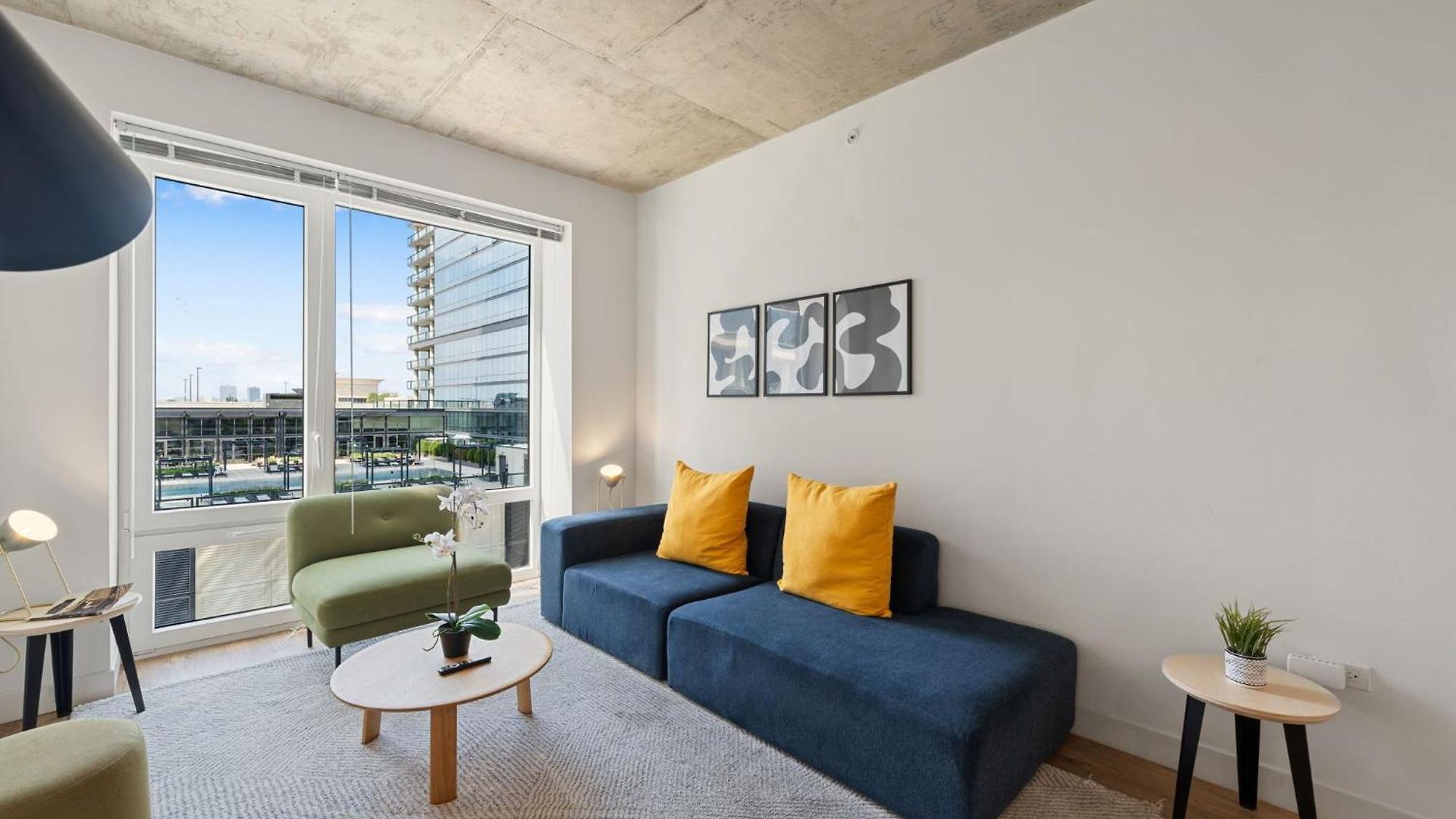 3br Escape Bright Sleek Spacious Hotel Chicago