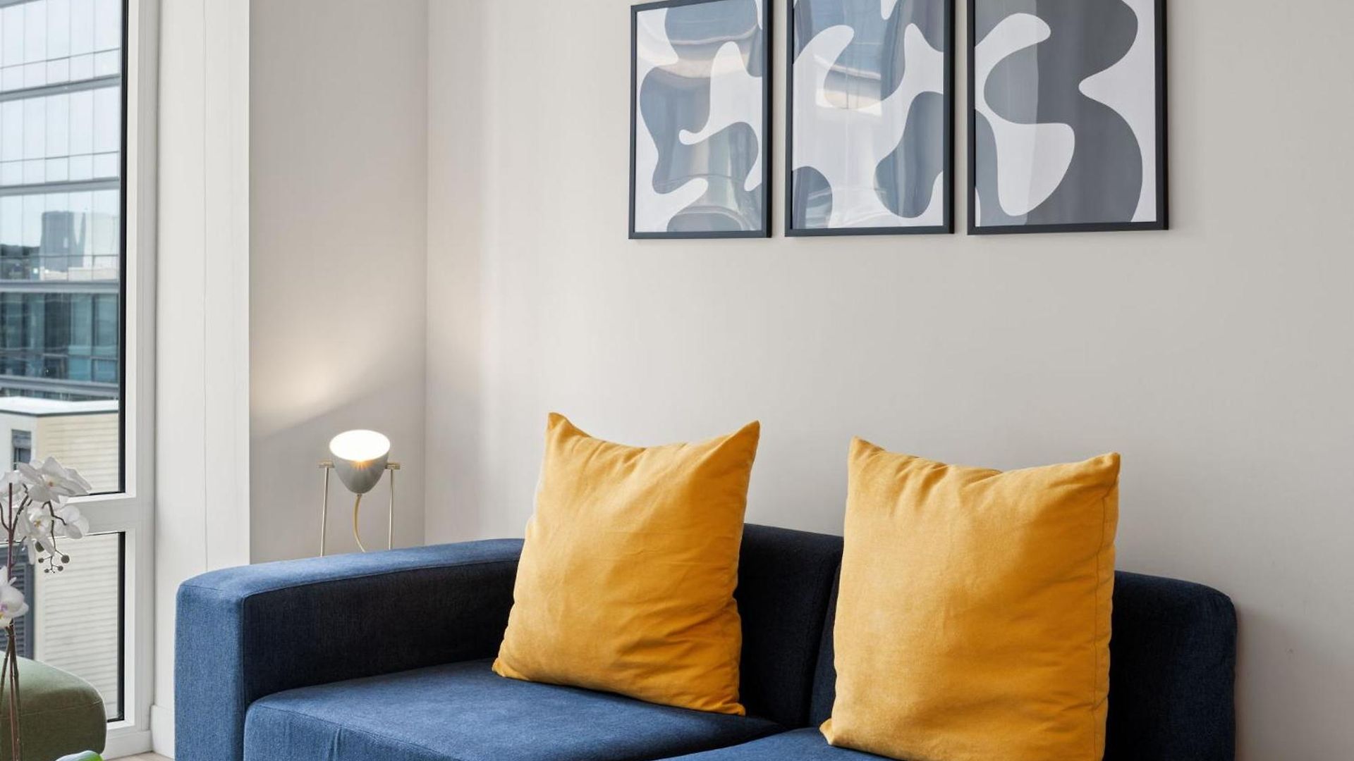 3br Escape Bright Sleek Spacious *