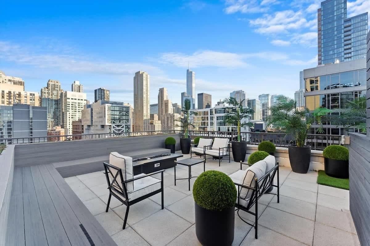 Boulevard Walk Everywhere 5 Mins To Magnificent Mile River North 04 Apartment Chicago