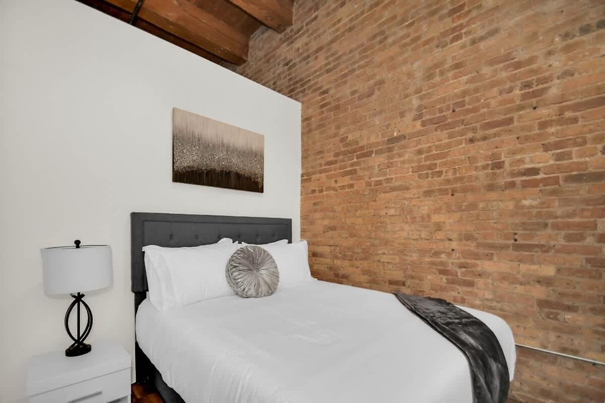 River North Rooftop With In And Out Parking 1 Apartment *