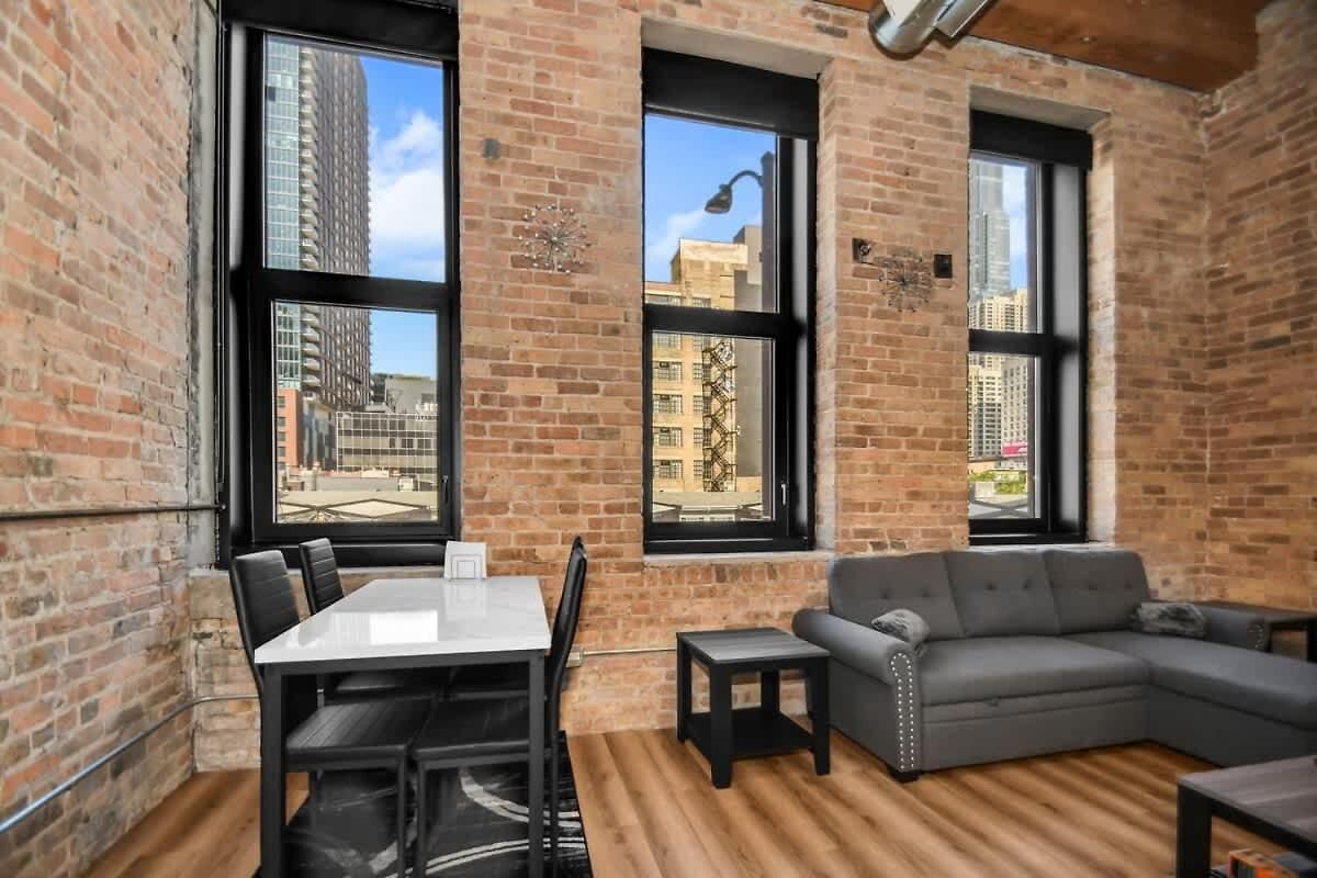 Apartment River North Rooftop With In And Out Parking 1 Chicago