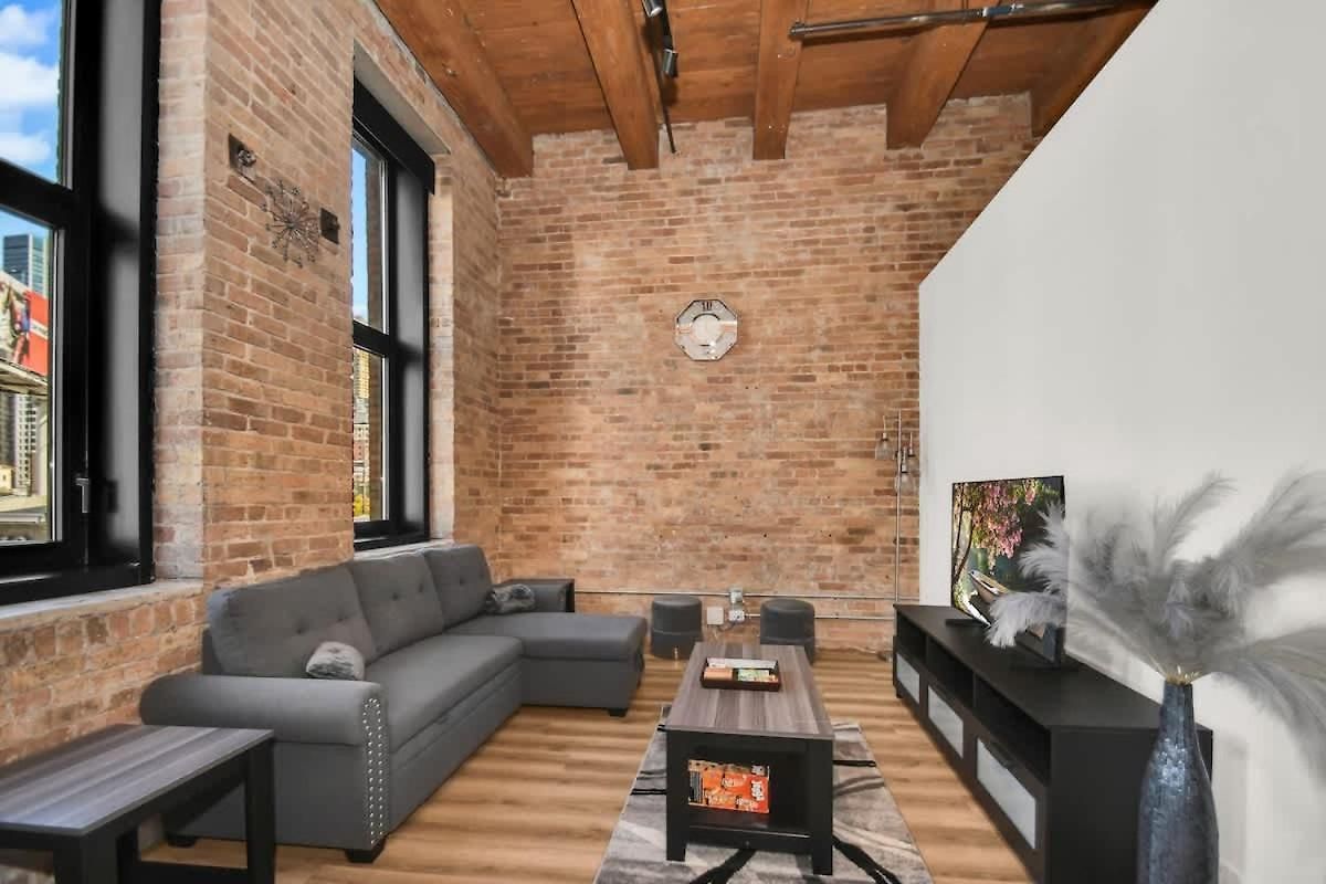 Apartment River North Rooftop With In And Out Parking 1 *