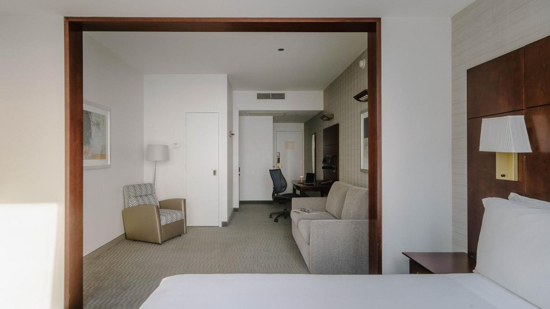 River Hotel 4*