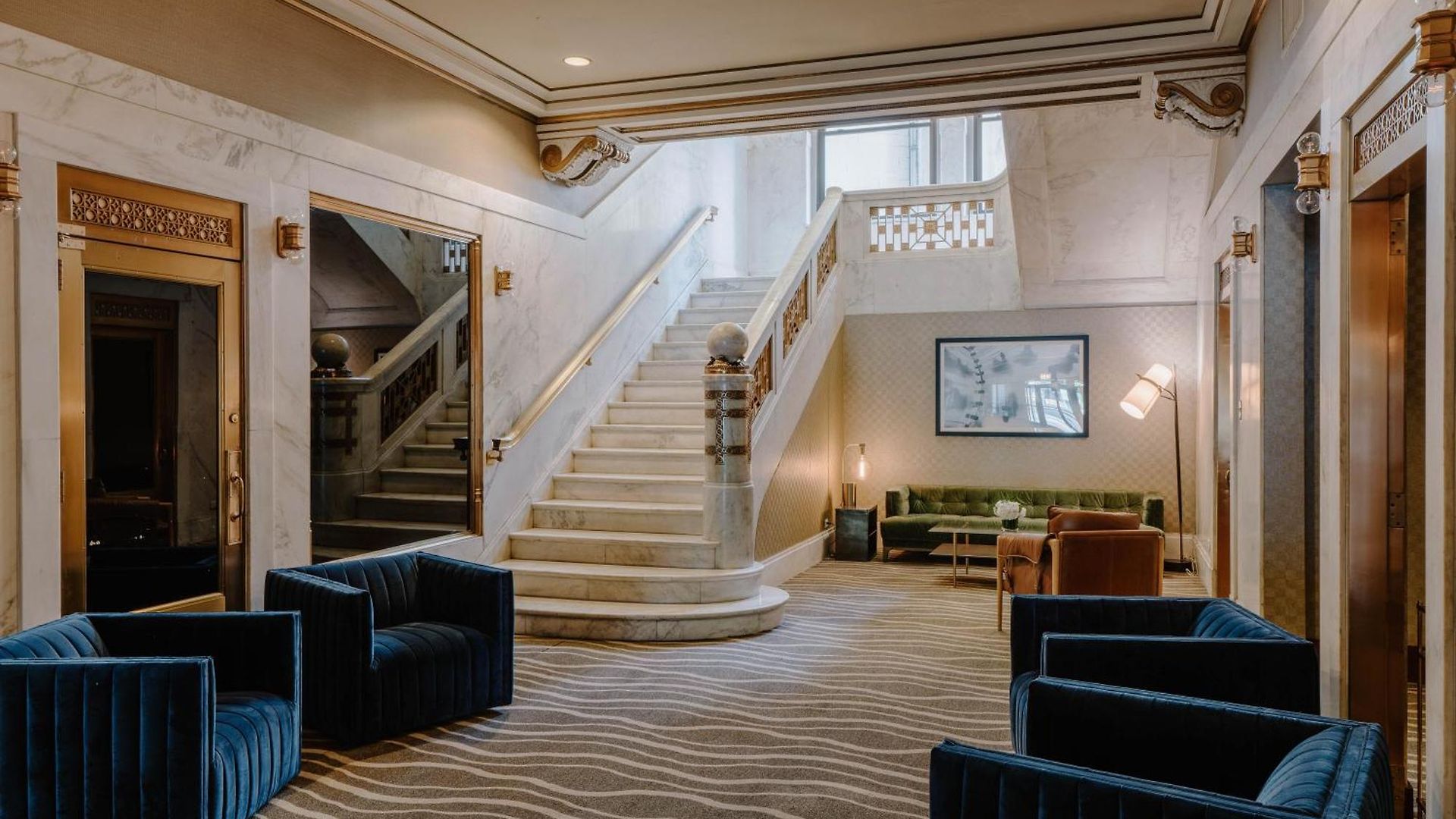 River Hotel 4*
