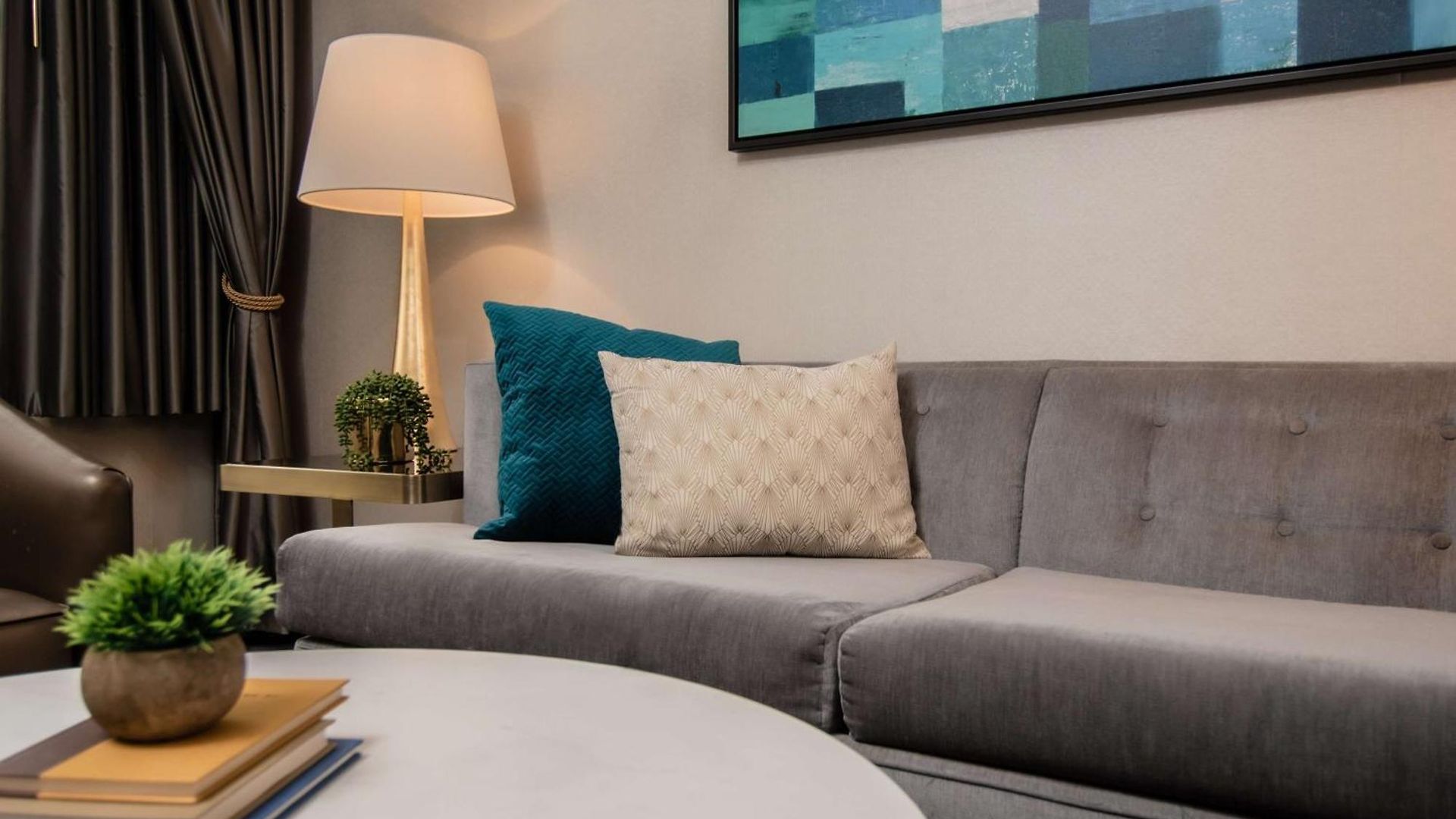 The Allegro Royal Sonesta Loop 4*
