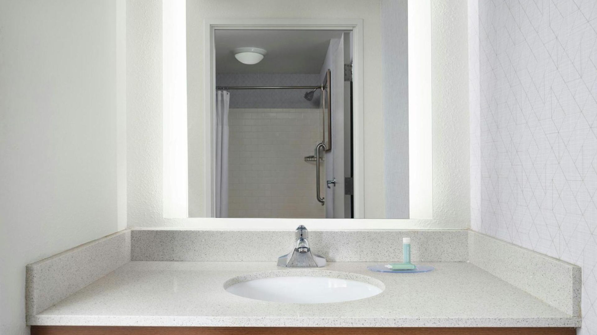 Springhill Downtown/river North 3*