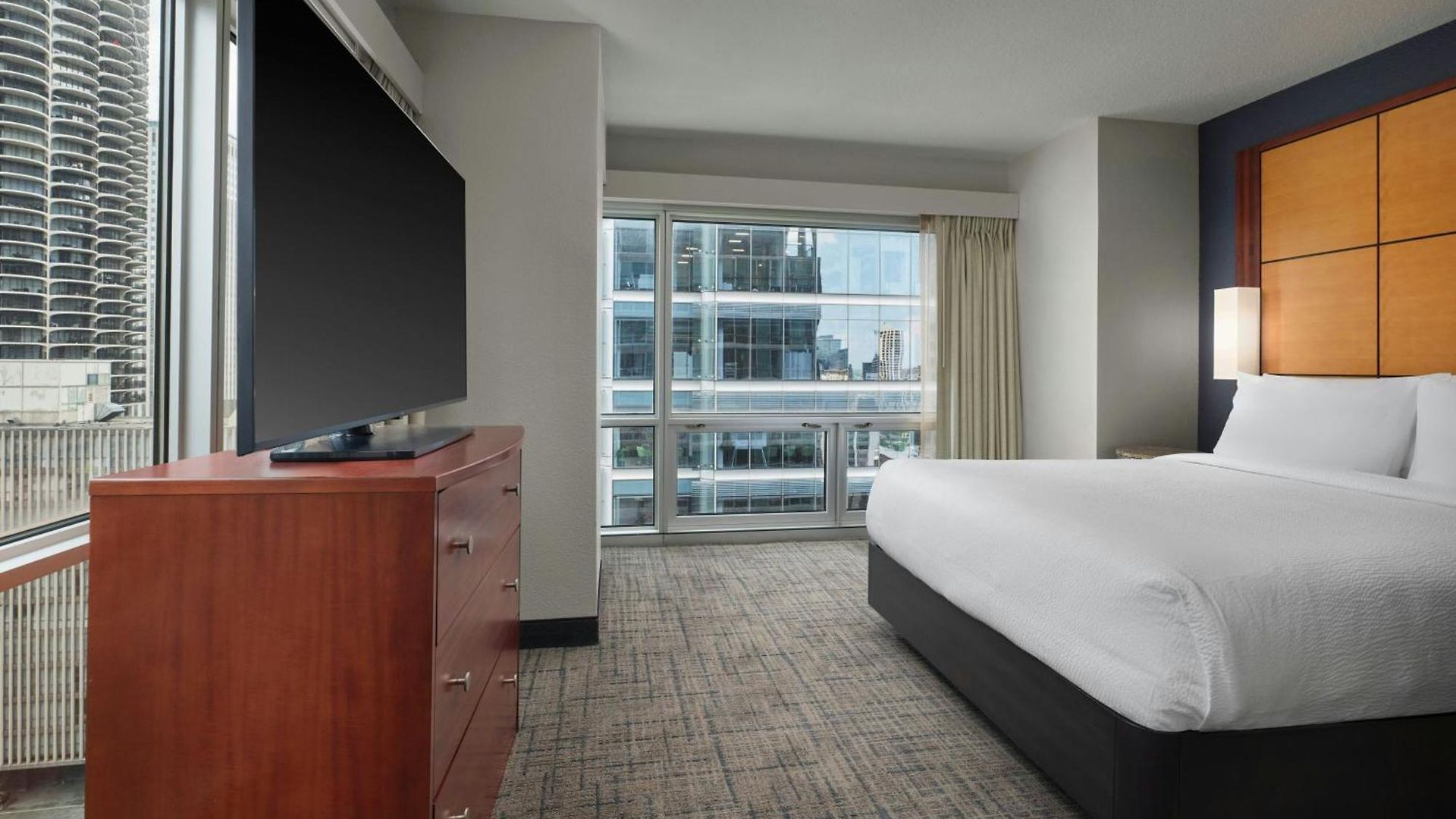 By Marriott Downtown/river North 3* Chicago