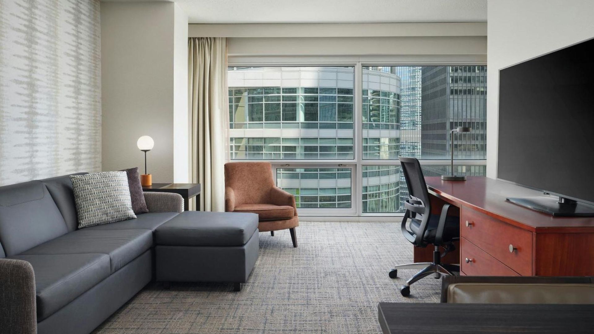 By Marriott Downtown/river North 3*