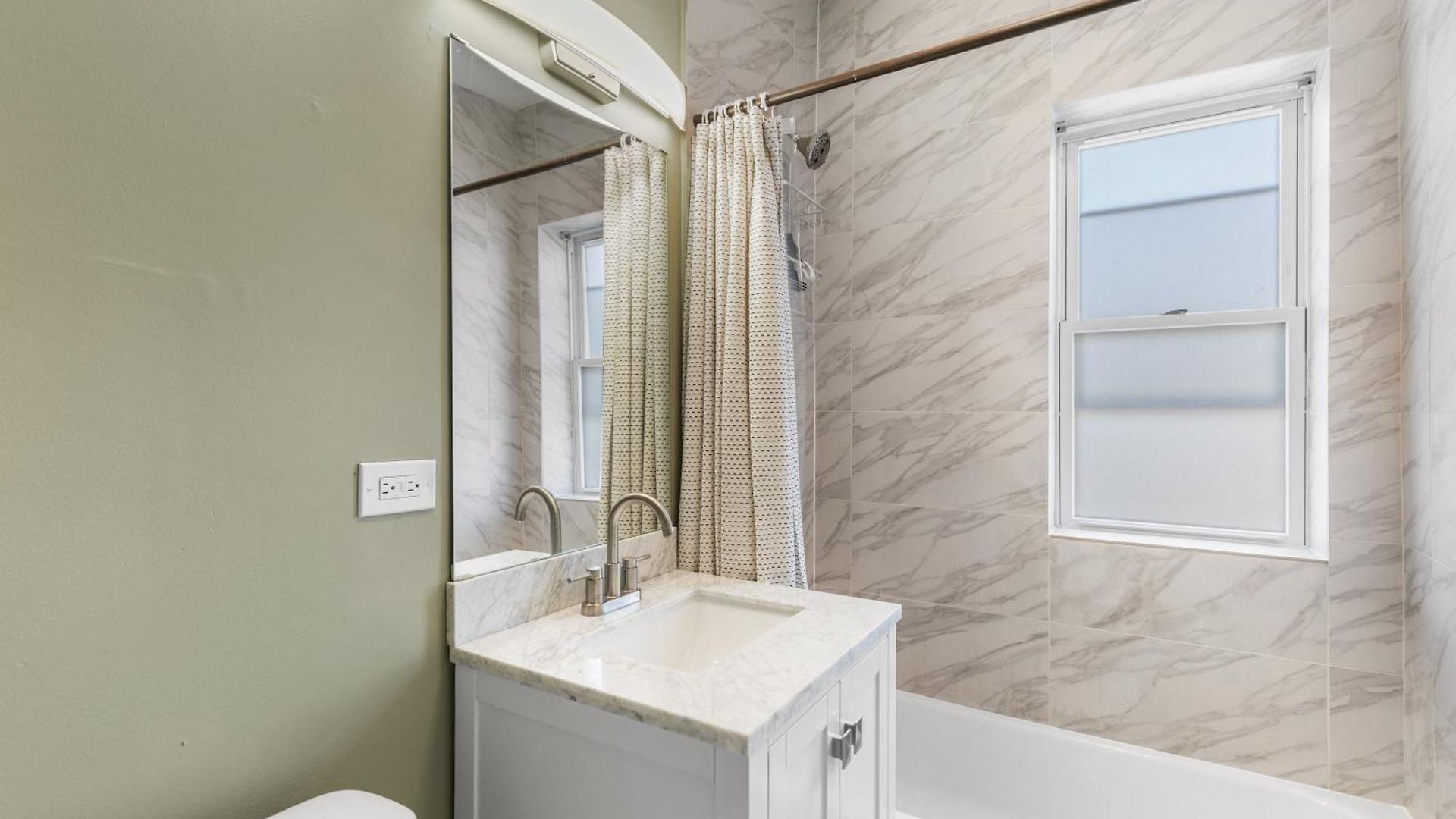 Private In Stylish Humboldt Park Retreat