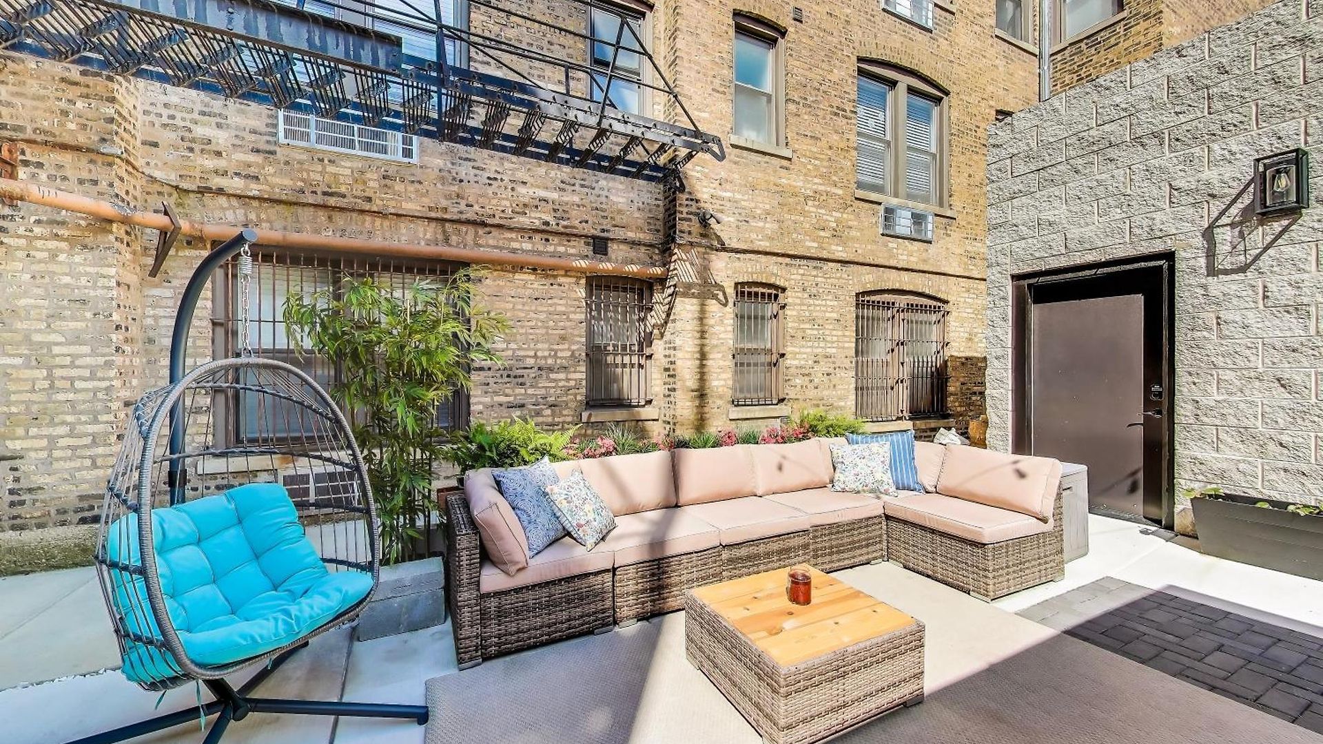 East Lincoln Park Gem Spacious 4 Br
