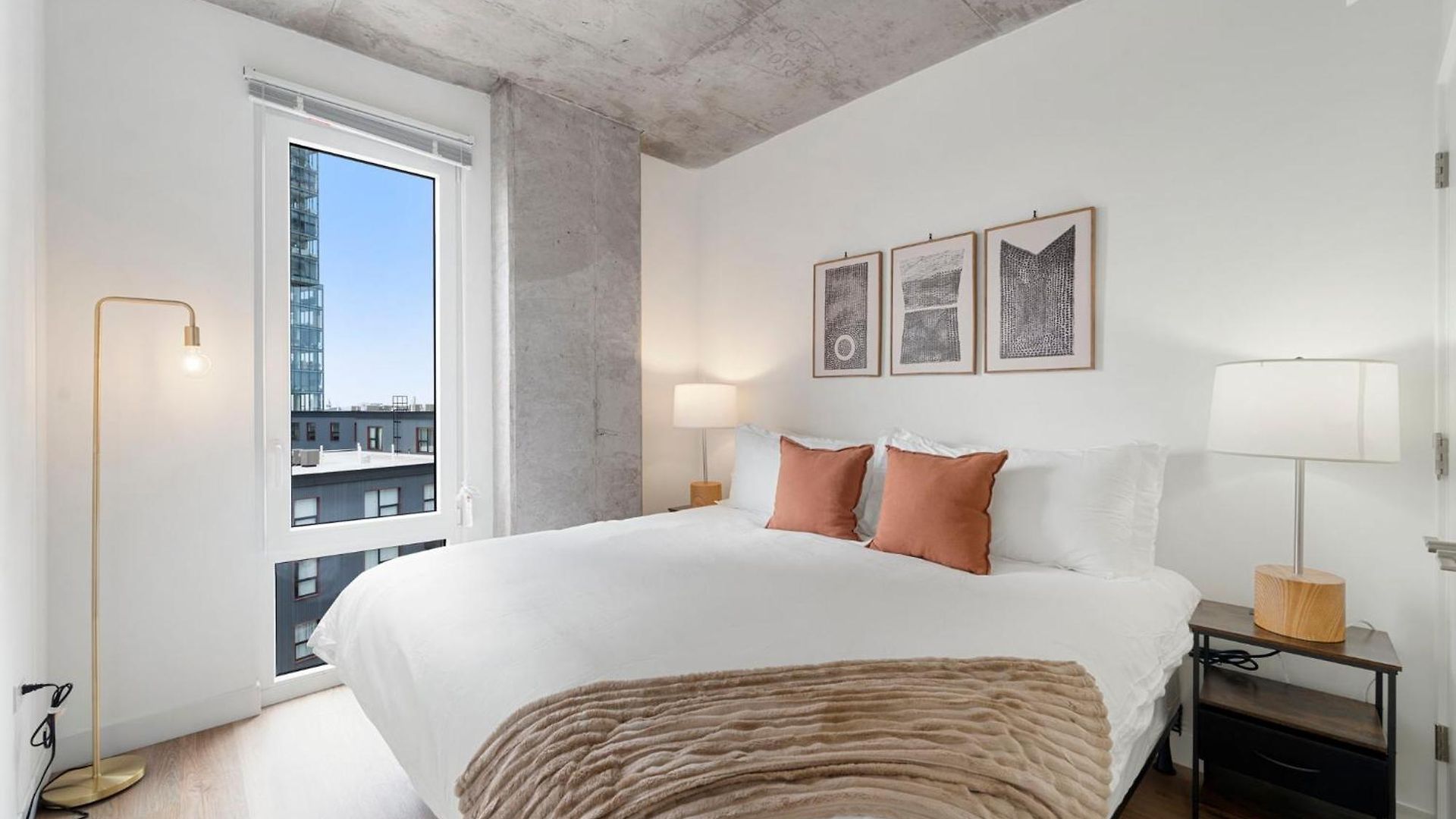 High-rise 4br W Views Comfort & Space *