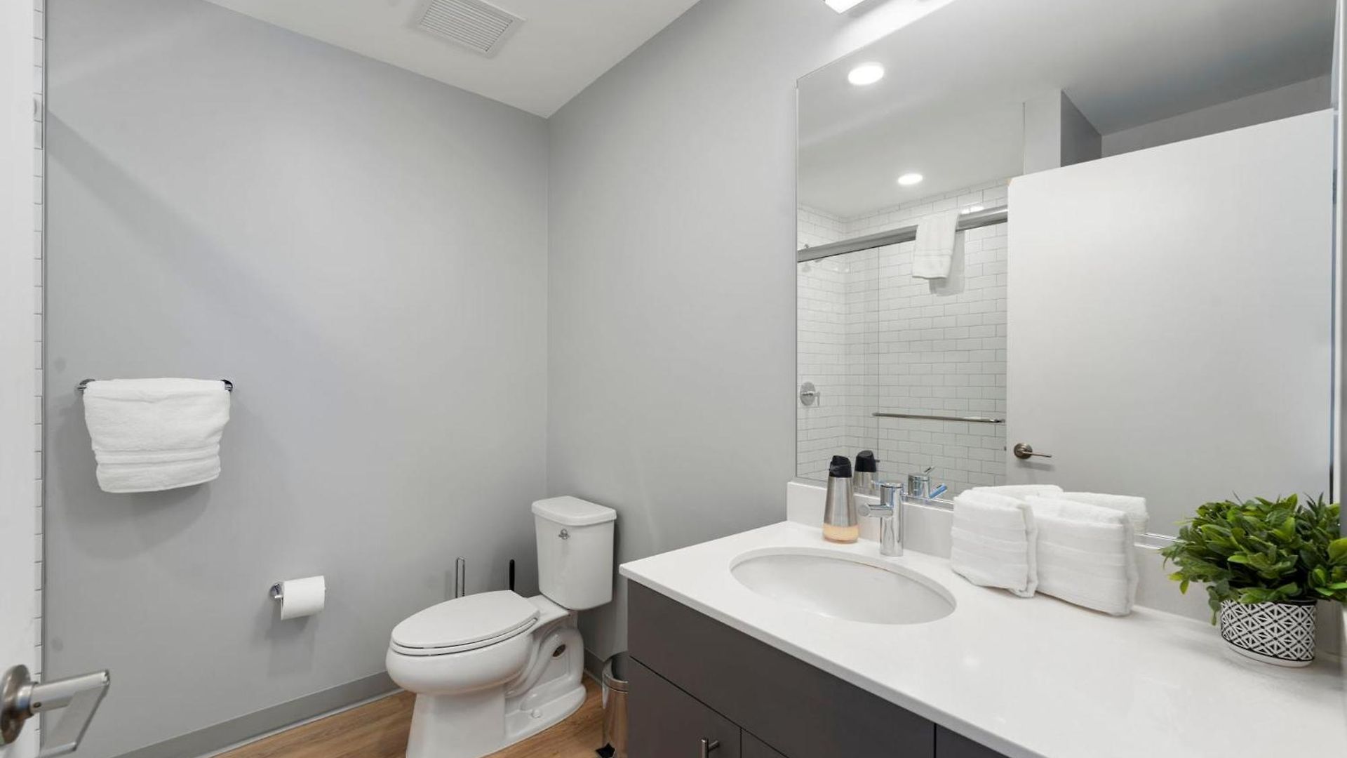 High-rise 4br W Views Comfort & Space * Chicago