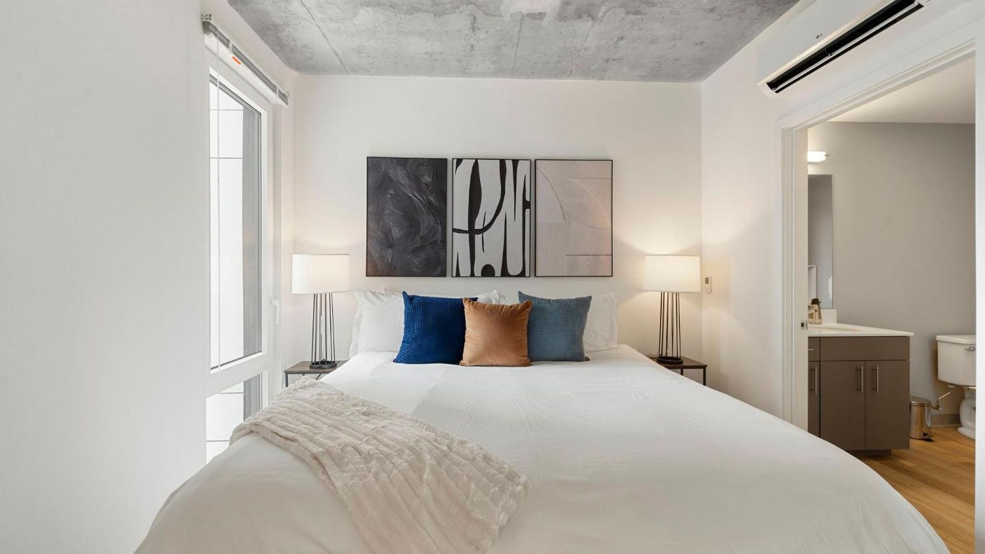 High-rise 4br W Views Comfort & Space Hotel Chicago