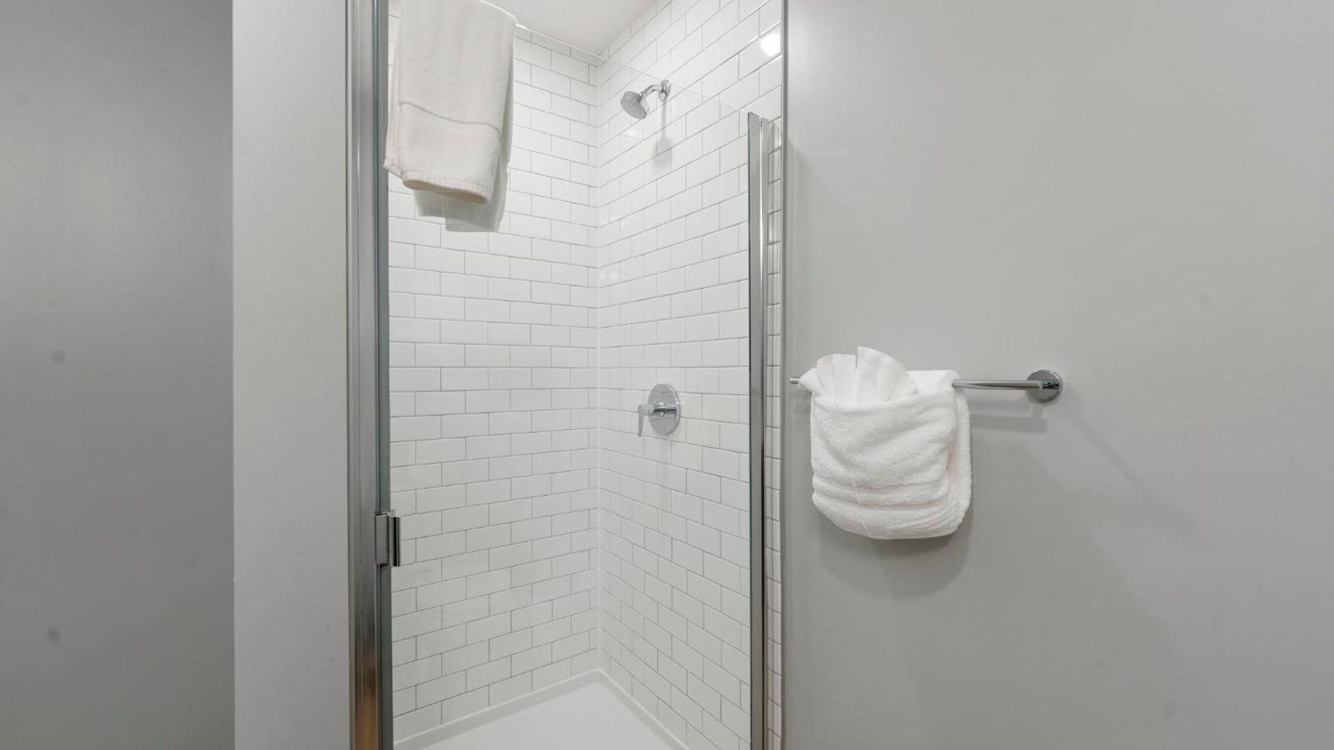 High-rise 4br W Views Comfort & Space Hotel