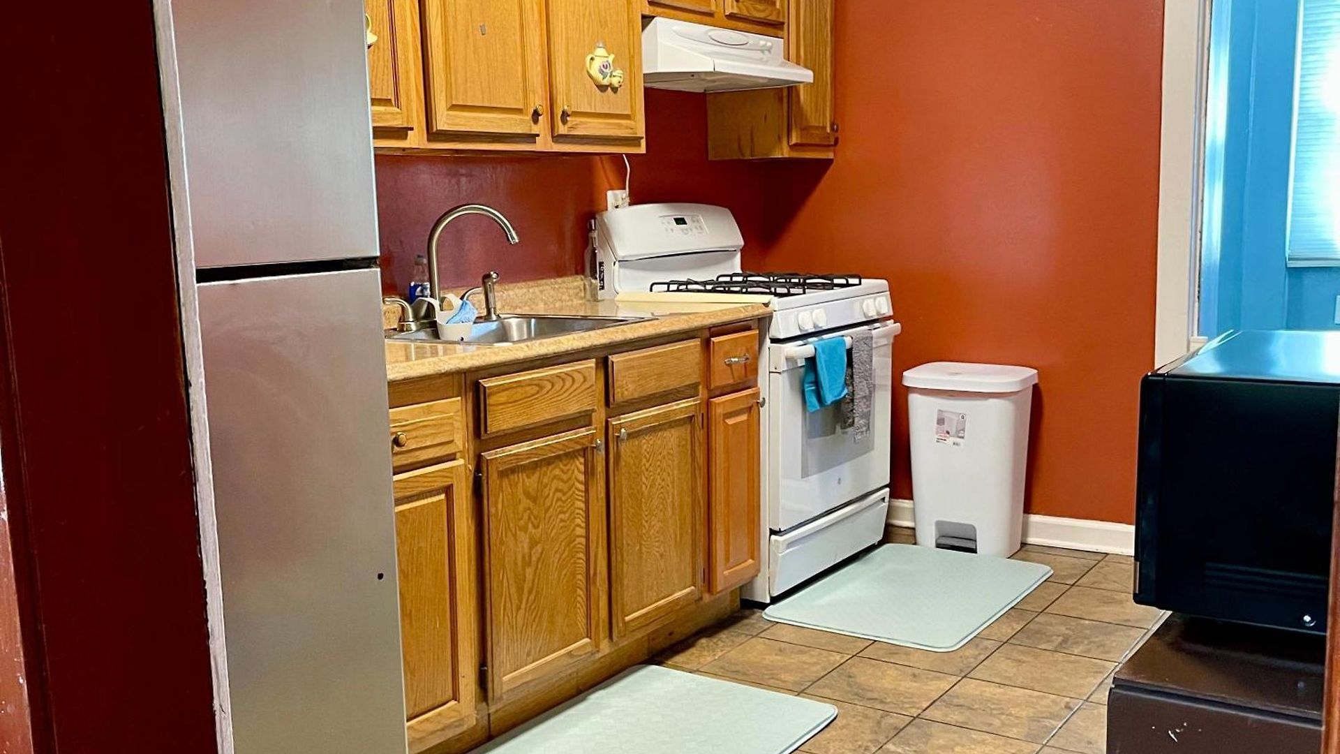 Fully Furnished 2br Near Oak Park I Utilities Included I Car Available