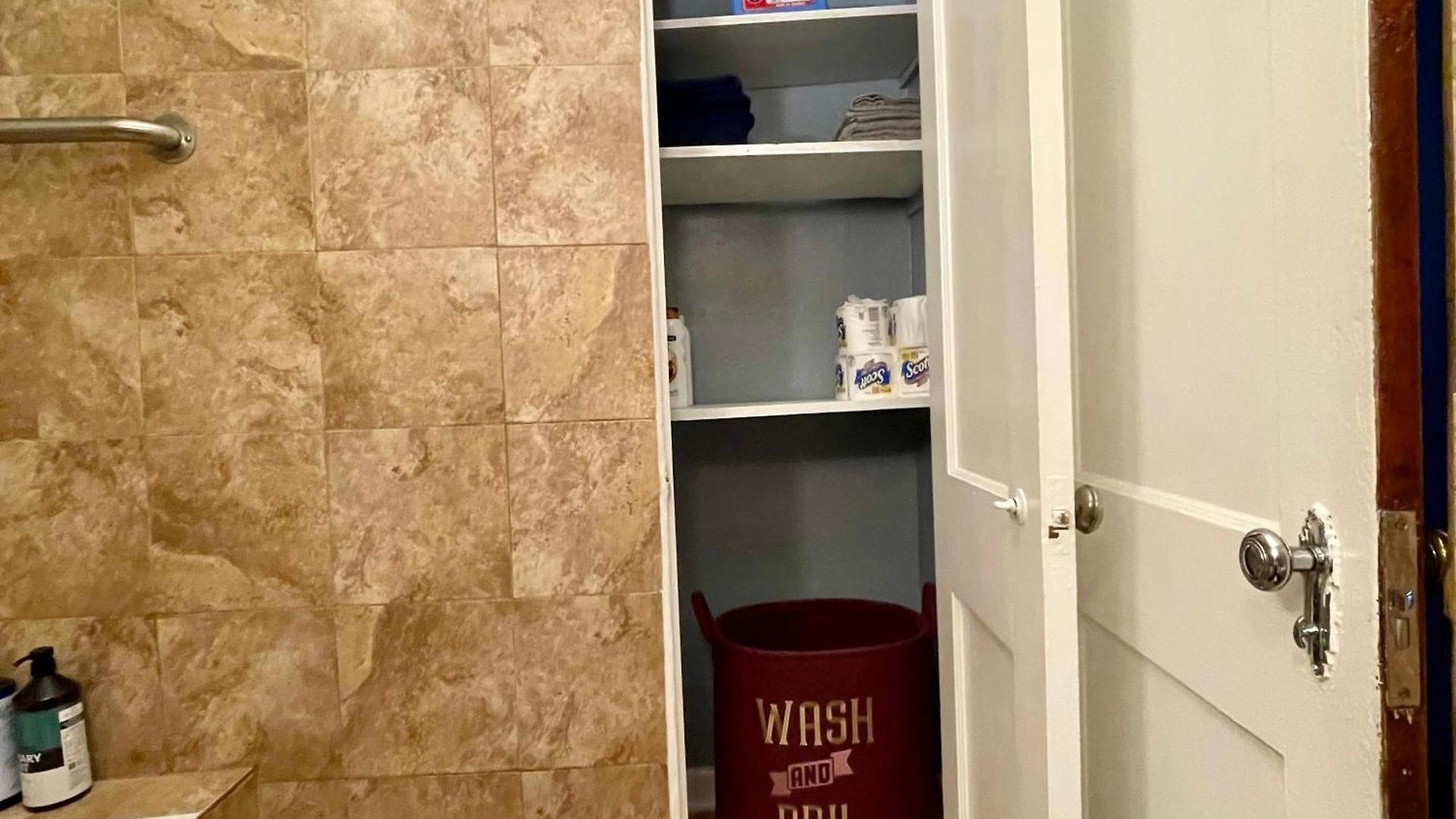 Apartment Fully Furnished 2br Near Oak Park I Utilities Included I Car Available Chicago