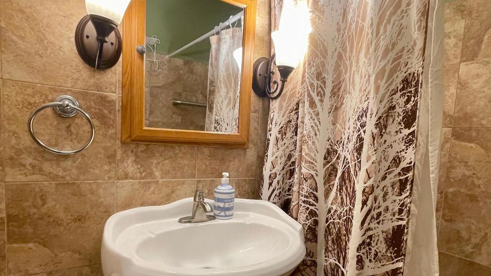 Apartment Fully Furnished 2br Near Oak Park I Utilities Included I Car Available Chicago