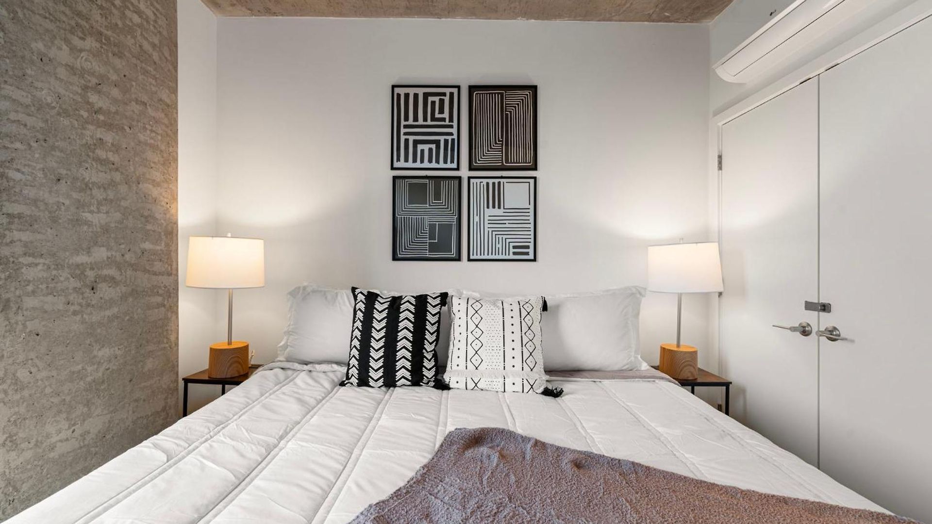 Family-sized 4br Luxury In Downtown Hotel Chicago