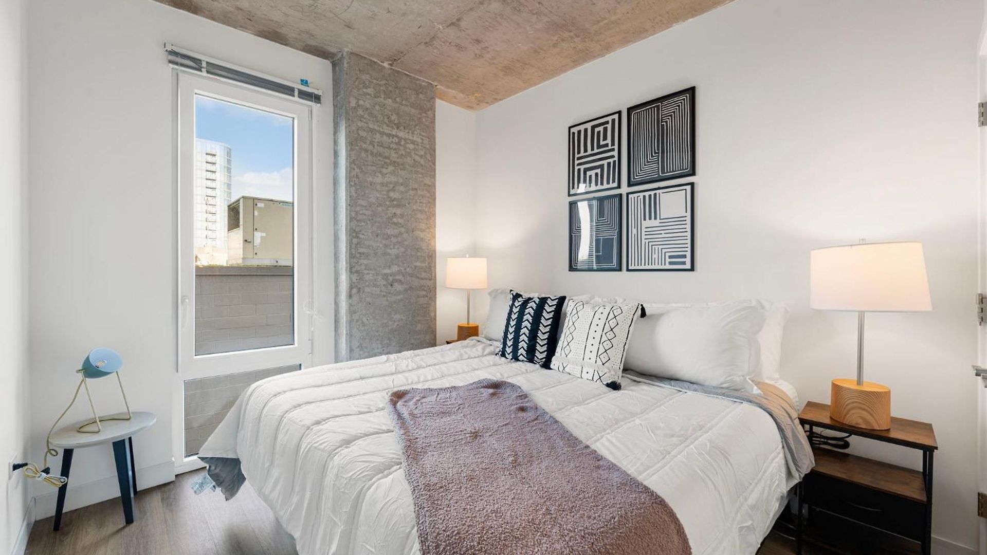 Family-sized 4br Luxury In Downtown