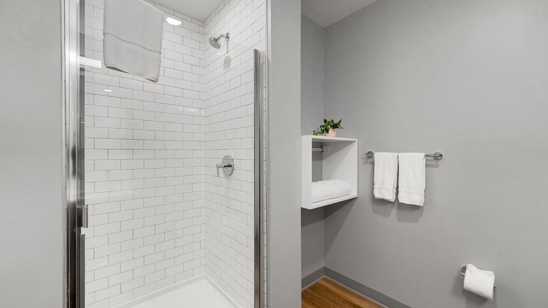 Hotel Corporate-friendly 4br Stylish & *